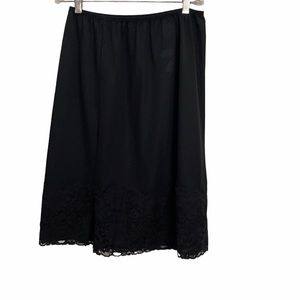 Vintage Bel canto 50’s black slip w lace